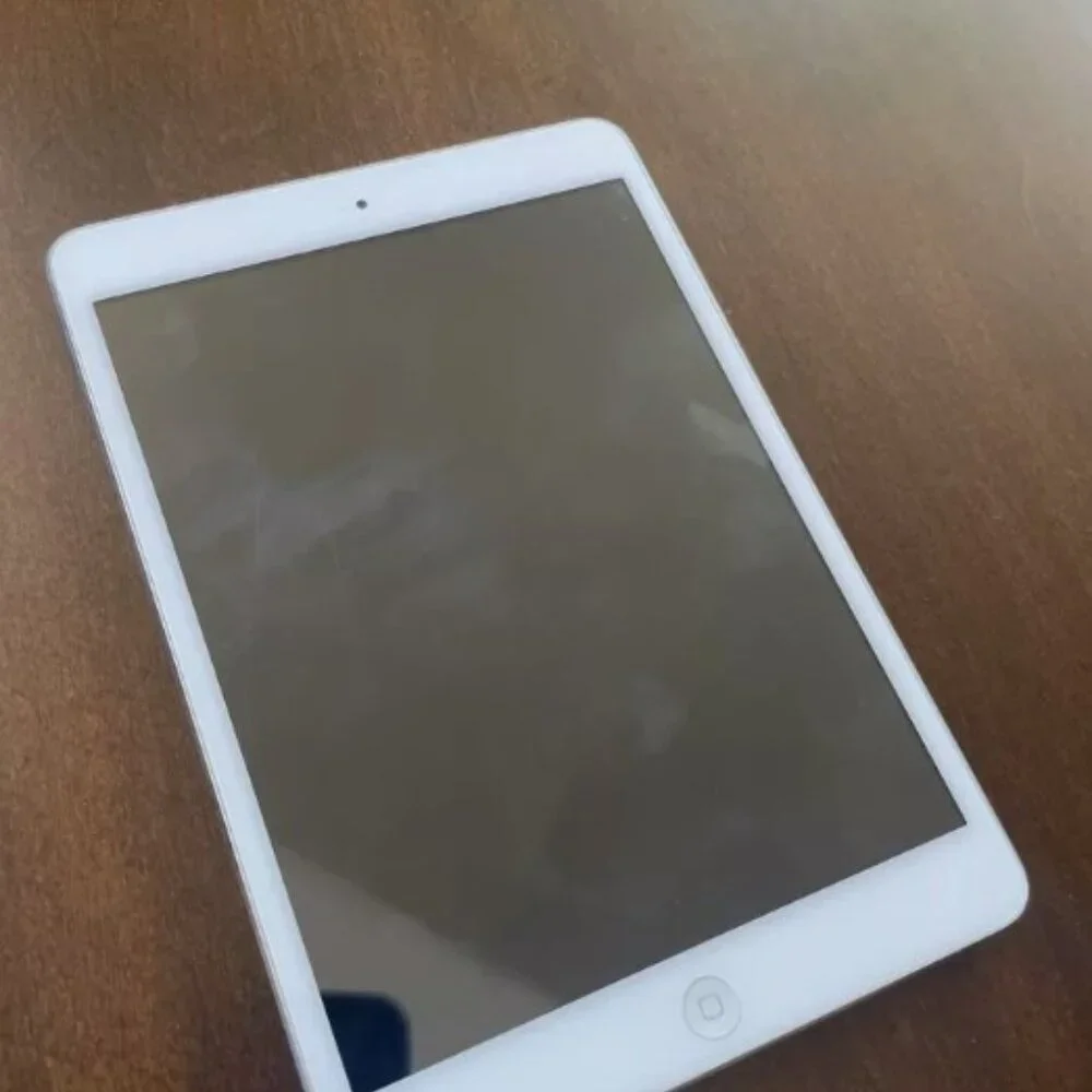Apple iPad Mini 1st Generation 16GB Silver & White (Wi-Fi Only). Model A1432
